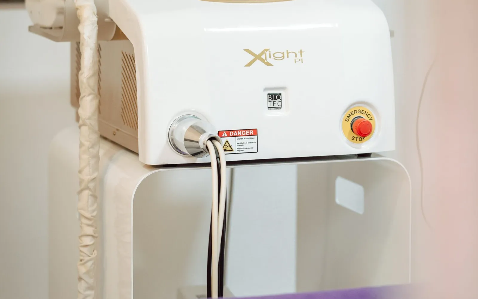 Epilare definitivă cu laserul XLight — Deea Body Center Ploiești