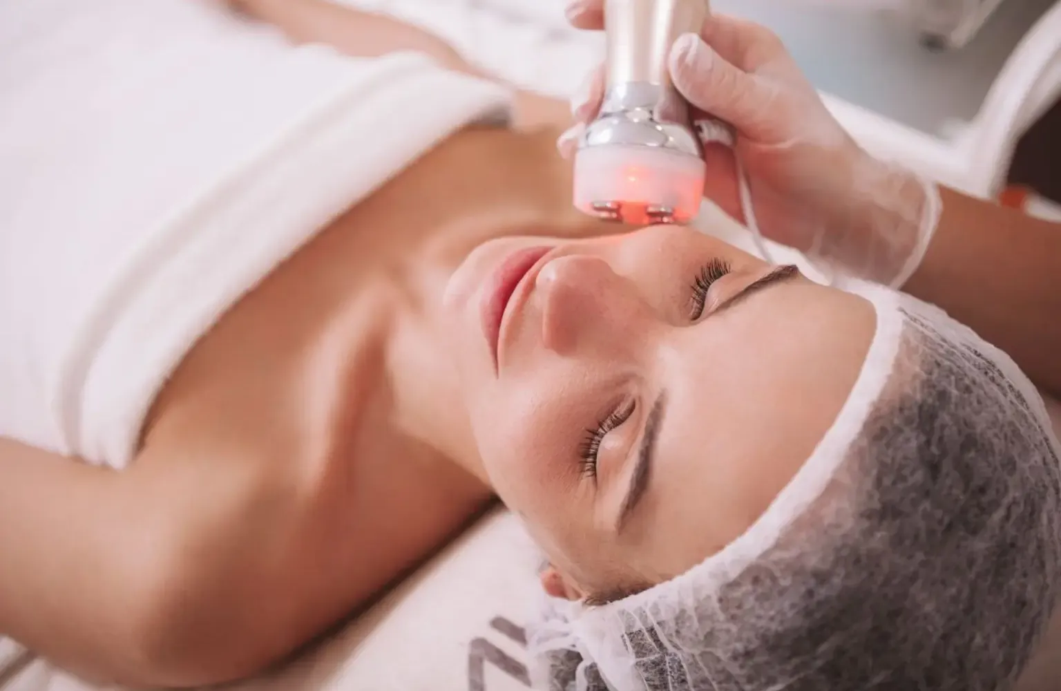 Tratament facial cu Radiofrecvență 4K — Deea Body Center Ploiești